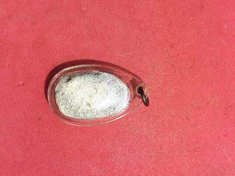 พระกรุวัดพลับ พิมพ์ตุ๊กตาเล็ก หรือ ไข่จิ้งจก เนื้อผง มีฟองเต้าหู้ ดินกรุ สวย สมบูรณ์ เก่า หายาก องค์นี้สวย แท้ดูง่าย เลี่ยมเดิม สันนิษฐานว่า รูปที่ 2