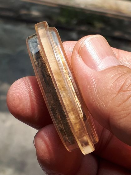 พระกรุวัดพลับ พิมพ์วันทาเสมา เนื้อผง เนื้อออกขาวอมเหลือง เนื้อแห้ง แตกลาน เป็นธรรมชาติ สวย สมบูรณ์ เก่า หายาก องค์นี้สวย แท้ดูง่าย เลี่ยมเดิ รูปที่ 5