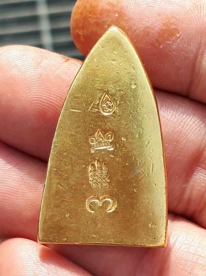 หลวงปู่ทวดหลังเตารีด หลังตอก 4 โค็ด เนื้อโลหะ หลวงปู่ทิม วัดละหารไร่ จ.ระยอง ยุคแรก สวย สมบูรณ์ เก่า แท้ แปลก สร้างด้วยเนื้อนี้ประมาณ 99 องค รูปที่ 4