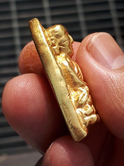 หลวงปู่ทวดหลังเตารีด หลังตอก 4 โค็ด เนื้อโลหะ หลวงปู่ทิม วัดละหารไร่ จ.ระยอง ยุคแรก สวย สมบูรณ์ เก่า แท้ แปลก สร้างด้วยเนื้อนี้ประมาณ 99 องค รูปที่ 6