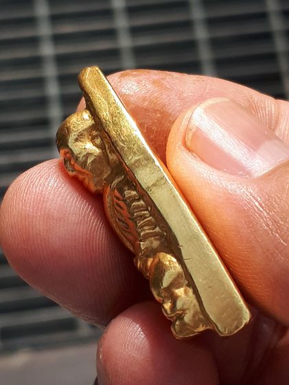 หลวงปู่ทวดหลังเตารีด หลังตอก 4 โค็ด เนื้อโลหะ หลวงปู่ทิม วัดละหารไร่ จ.ระยอง ยุคแรก สวย สมบูรณ์ เก่า แท้ แปลก สร้างด้วยเนื้อนี้ประมาณ 99 องค รูปที่ 5