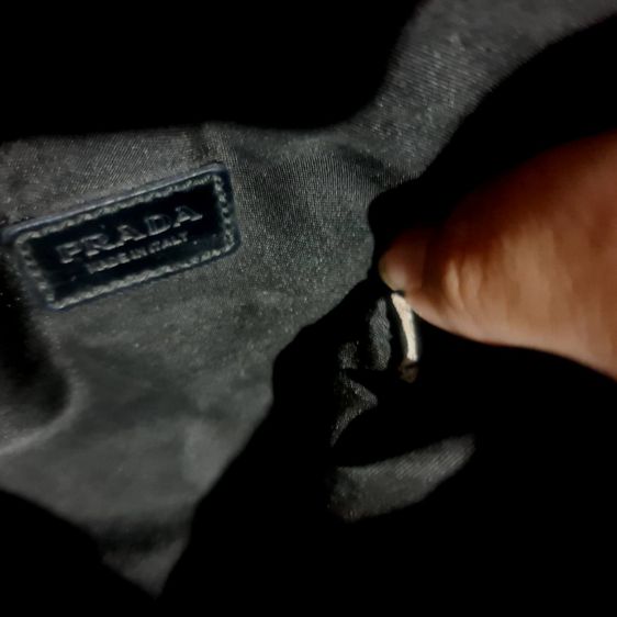 ปราด้า Prada กล่อง หรือ กระเป๋าใส่แว่นมือสองผ้าไนล่อนสีดำของแท้ สภาพสวยน่ารักมาก รูปที่ 8
