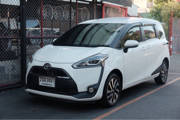 Toyota Sienta 2018 1.5 V Van เบนซิน ไม่ติดแก๊ส เกียร์อัตโนมัติ ขาว รูปที่ 1