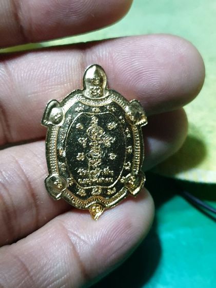 เหรียญเต่ามหาลาภ  หลวงพ่อโต วัดหลักสี่ (วัดหลักสี่ราษฎร์สโมสร) จ.สมุทรสาคร ปี 2545 กะไหล่ทอง รูปที่ 2