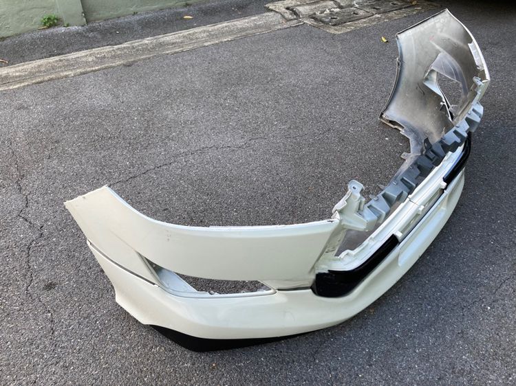 กันชนหน้า Innova Crysta พร้อมชุดแต่ง Skertหน้า โฉมปี 2016-ปัจจุบัน ของแท้ มือสอง สภาพดี รูปที่ 3