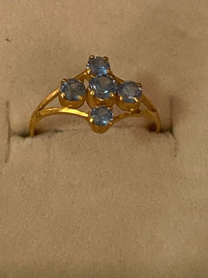 แหวนพลอยแท้สีฟ้าสุกใส ทองคำแท้ 90 รูปที่ 2
