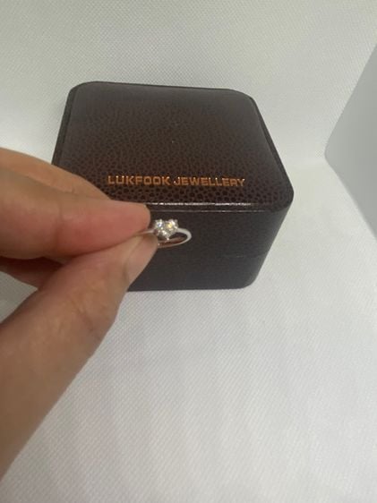 แหวนเพชรรูปหัวใจ LUKFOOK Jewelry 18K White Gold Diamond Ring รูปที่ 6