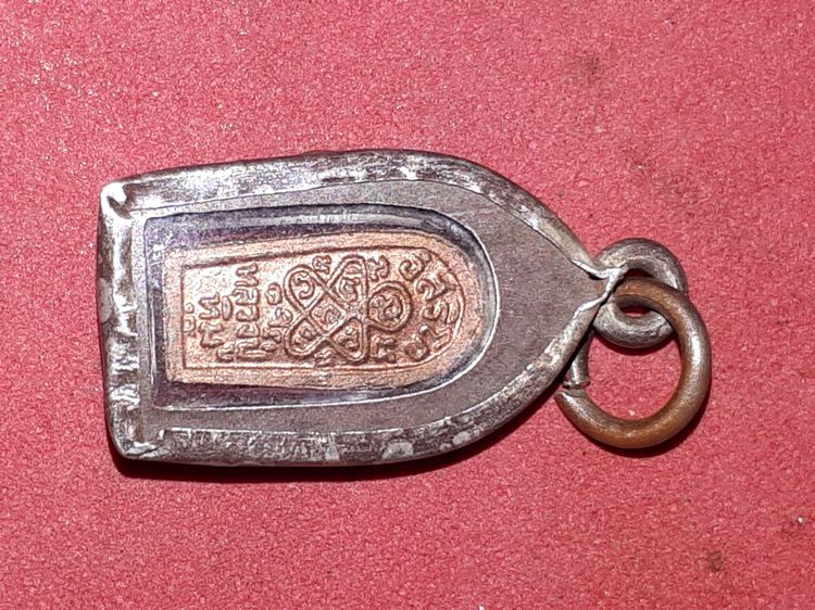 พระปรกใบมะขาม หลวงปู่ทิม วัดละหารไร่ ปี17 รุ่นแรก เนื้อทองแดง พิมพ์คมชัด สร้างจำนวนน้อย สภาพสวยสมบูรณ์ เดิมๆ แท้ หายาก เลี่ยมเงิน อย่างสวย   รูปที่ 2