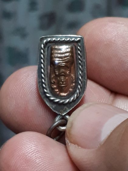 พระปรกใบมะขาม หลวงปู่ทิม วัดละหารไร่ ปี17 รุ่นแรก เนื้อทองแดง พิมพ์คมชัด สร้างจำนวนน้อย สภาพสวยสมบูรณ์ เดิมๆ แท้ หายาก เลี่ยมเงิน อย่างสวย   รูปที่ 6