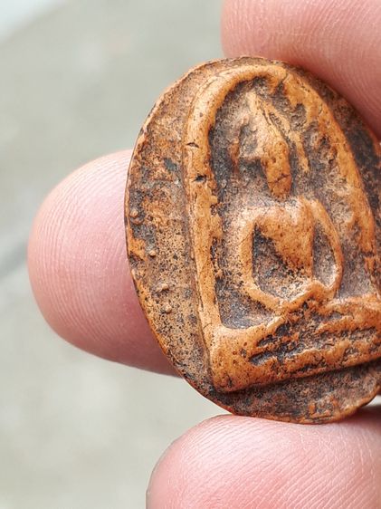 พระซ้อมกอ กรุวัดบรมธาตุ พิมพ์ขนมเปี๊ยะ เนื้อดิน สีส้มอมดำ รูปทรงสวย งดงาม ขอบบาง ไม่คม ผิวเดิมๆ เก่าตามธรรมชาติเป็นพระ เก่าเก็บ สภาพเดิมๆ สว รูปที่ 6