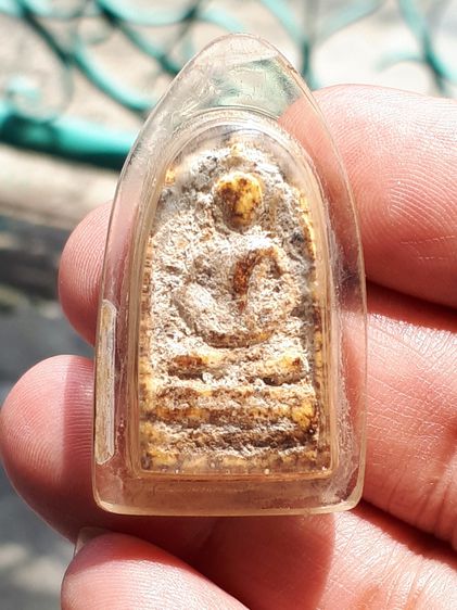 พระกรุ เนื้อผง คราบกรุ มีมวลสาร เนื้อสวยมาก แท้ เก่า หายาก เลี่ยมเดิม ไม่รู้ที่ รูปที่ 3