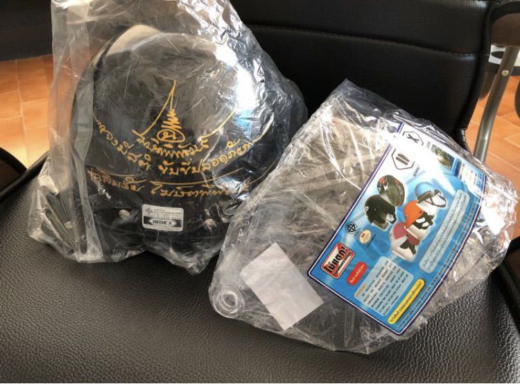 หมวกกันน๊อก 750ปี เชียงราย พร้อมคำอวยพร “ จงมีสติ ขับขี่ปลอดภัย โดยอาจารย์ เฉลิมชัย วัดร่องขุ่น รูปที่ 8