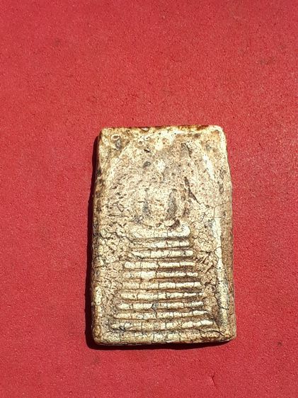 พระสมเด็จ วัดเกศไชโย หลังเรียบ ปี 24xx พิมพ์ 9 ชั้น เนื้อผง เนื้อเหลือง ผิวเป็นธรรมชาติ แตกลาน ขอบไม่คม เนื้อผงละเอียด จัด มวลสารครบถ้วน อย่