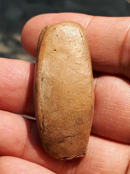 พระลีลา เม็ดขนุน พระกรุ เนื้อดินเผา สีจัดออกส้ม เนื้อเนียน เหี่ยวย่น ผิวมัน มวลสารครบ ลักษณะพิมพ์ตัวยาว ขาสั้น หลังลายนิ้วมือ หยิบมือ อย่างส รูปที่ 8