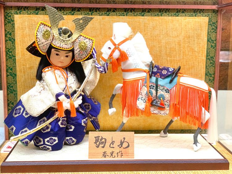 ตุ๊กตานักรบญี่ปุ่นพร้อมตู้กระจกตั้งโชว์ สำหรับนักสะสม
