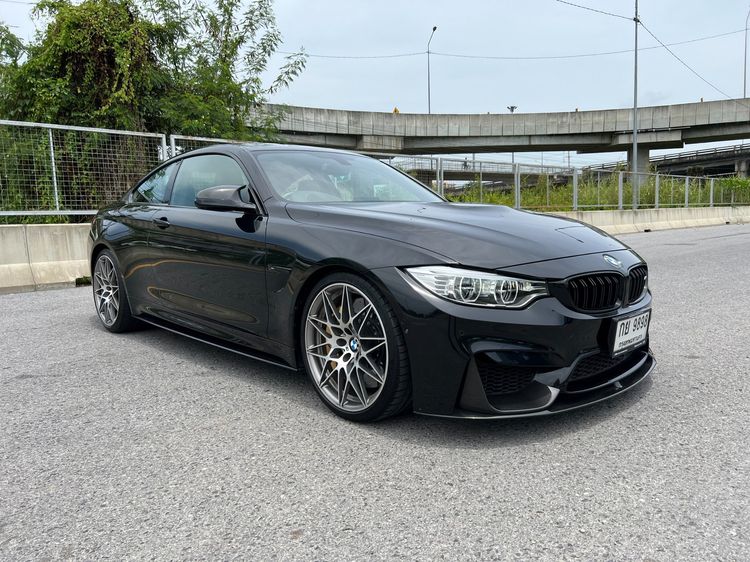 รถ BMW M4 3.0 F82 สี ดำ