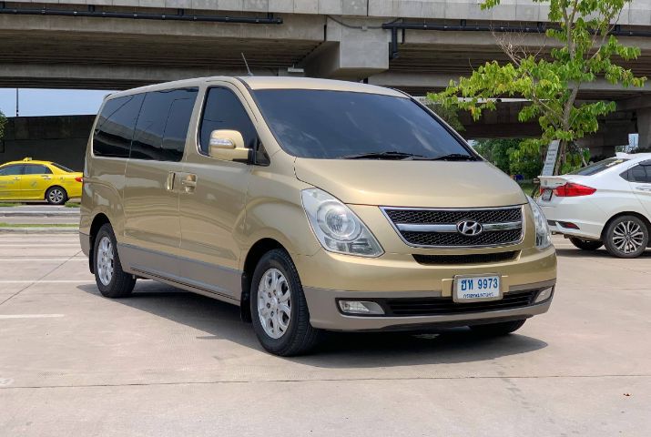 Hyundai H-1  2010 2.5 Deluxe Van ดีเซล ไม่ติดแก๊ส เกียร์อัตโนมัติ น้ำตาล