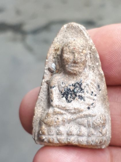 พระหลวงพ่อทวด เนื้อว่าน ผสมแร่ ผิว 2 สี ชมพู+เทา พระหนา สวย สมบูรณ์ คม ชัด ลึกมาก   พุทธคุณในเหรียญรุ่นนี้เด่นทาง  เมตตามหานิยม โชคลาภ ไม่รู