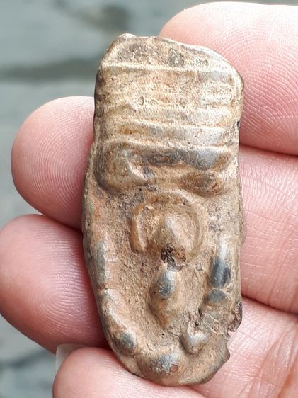 พระนาคปรก กรุกำแพงเพชร เนื้อดินเผา ผิว 2 สี ออกสีอมดำ แห้ง เหี่ยว ยุบย่น เนื้อละเอียด สภาพสวยมาก เก่า แท้ แปลก หายาก ไม่รู้กรุ รูปที่ 3