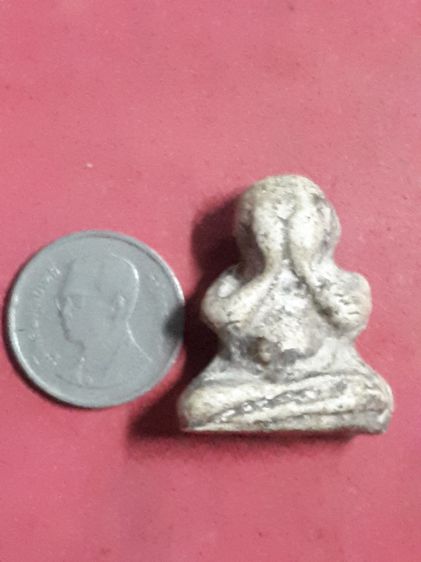 พระปิดตา หลวงปู่เอี่ยม วัดสะพานสูง เนื้อผง หลวงปู่ท่านเอาผงมาทำพระปิดตา ลอยองค์ ผิวมัน ออกสีขาวอมเหลือง มีเม็ดขี้ยุ่ง แห้ง ย่น เหี่ยว รูปทรง รูปที่ 9