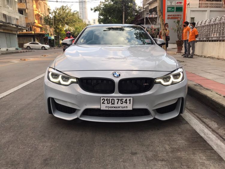 รถ BMW M4 3.0 F82 สี ขาว