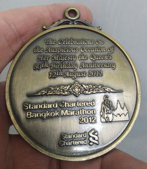 9520-เหรียญที่ระลึกวิ่งมาราธอน ธนาคารสแตนดาดชาร์เตอร์ ปี2012 เหรียญใหญ่ศิลป์สวยครับ ขนาดเส้นผ่าศูนย์กลางประมาณ 6 ซม รูปที่ 5