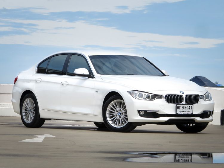BMW Series 3 2015 320i Sedan เบนซิน ไม่ติดแก๊ส เกียร์อัตโนมัติ ขาว