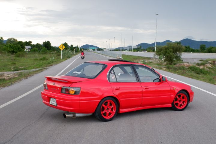 รถ Toyota Corolla 1.6 GLi สี แดง
