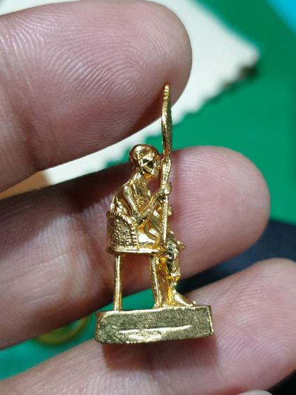 รูปหล่อพัดยศ หลวงพ่อแช่ม วัดฉลอง จ.ภูเก็ต ปี 35 เนื้อกะไหล่ทอง

 รูปที่ 9