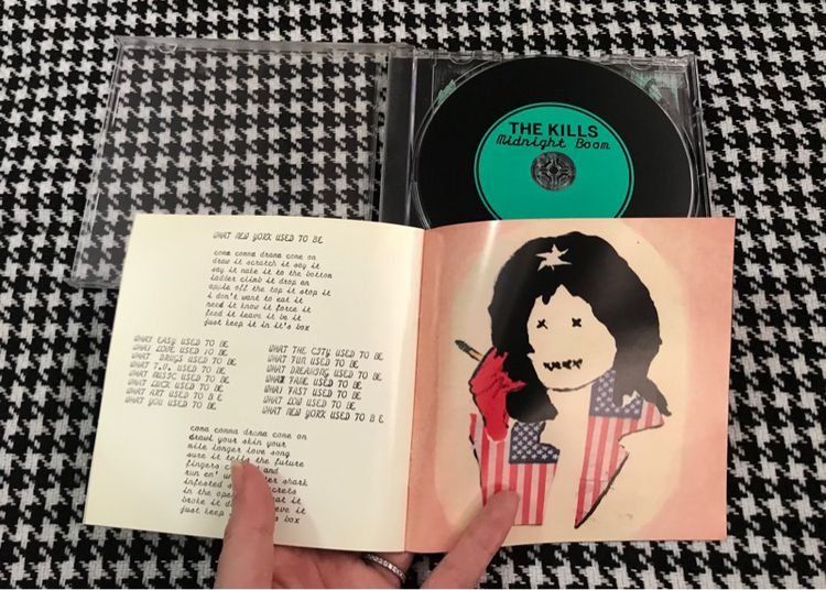 CD ซีดีเพลงสากล The KILLS 🎉🎉 midnight Boom  ปกสวย แผ่นสวย หายาก น่าสะสม รูปที่ 9