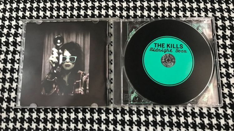 CD ซีดีเพลงสากล The KILLS 🎉🎉 midnight Boom  ปกสวย แผ่นสวย หายาก น่าสะสม รูปที่ 4