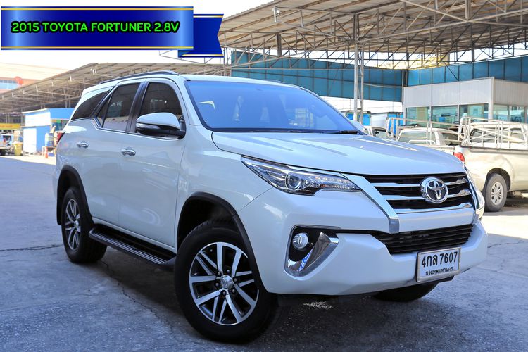 Toyota Fortuner 2015 2.8 V Utility-car ดีเซล ไม่ติดแก๊ส เกียร์อัตโนมัติ ขาว