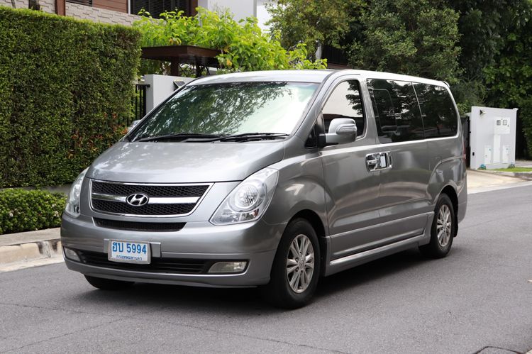 Hyundai H-1  2012 2.5 Deluxe Van ดีเซล ไม่ติดแก๊ส เกียร์อัตโนมัติ บรอนซ์เงิน