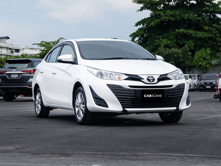 Toyota Yaris ATIV 2018 1.2 E Sedan เบนซิน ไม่ติดแก๊ส เกียร์อัตโนมัติ ขาว รูปที่ 1