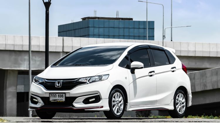 Honda Jazz 2018 1.5 V i-VTEC Sedan เบนซิน ไม่ติดแก๊ส เกียร์อัตโนมัติ ขาว