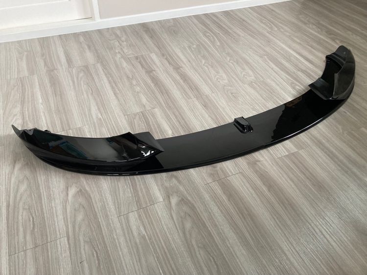 ชุดแต่ง ลิ้นกันชนหน้า M4 ใส่ BMW F30 F32 สีดำเงา 4 ชิ้น รูปที่ 4