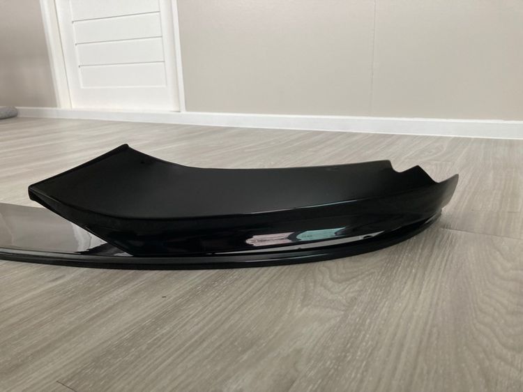 ชุดแต่ง ลิ้นกันชนหน้า M4 ใส่ BMW F30 F32 สีดำเงา 4 ชิ้น รูปที่ 6