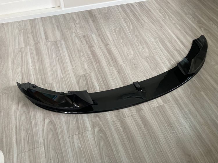 ชุดแต่ง ลิ้นกันชนหน้า M4 ใส่ BMW F30 F32 สีดำเงา 4 ชิ้น รูปที่ 5