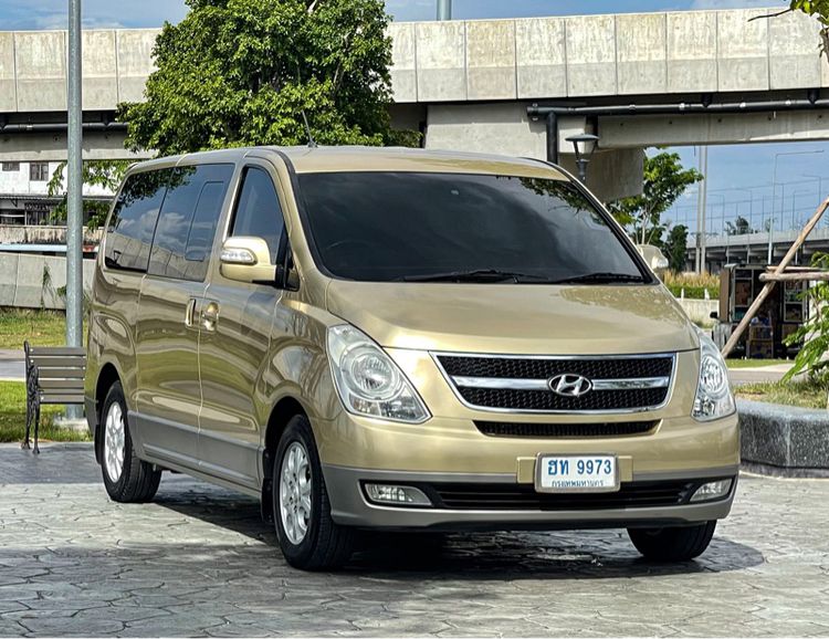 Hyundai H-1  2010 2.5 Deluxe Van ดีเซล ไม่ติดแก๊ส เกียร์อัตโนมัติ บรอนซ์ทอง