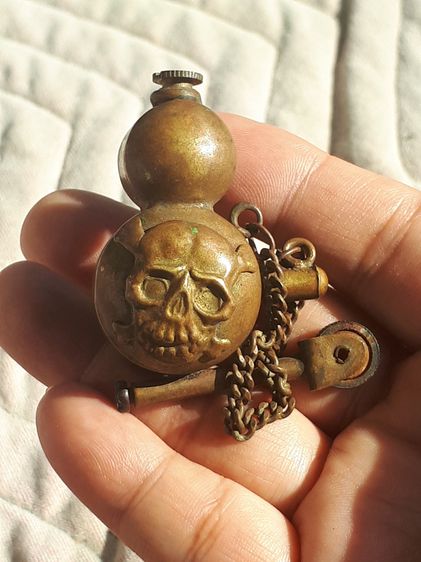 ไฟแช็ค น้ำเต้า ทองเหลือง เก่าสมัยโบราณ ใช้น้ำมันรอนสัน เป็นเชื้อเพลิง ความยาว 5 ซม. สวย เก๋า สุดคลาสสิค ตัวเรือนทองเหลือง มีที่แขวน มีน้ำหนั รูปที่ 7