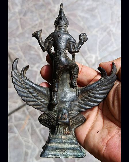 พระเทวรูปโบราณ พระนารายณ์ทรงสุบรรณ (ครุฑ) เนื้อสำริด สูง 6.5 นิ้ว เก่ามาก รูปที่ 2
