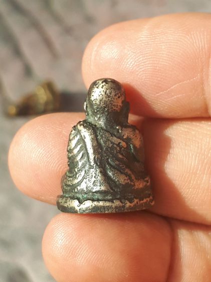 หล่อโบราณ หลวงพ่อเงิน วัดบางคลาน จ.พิจิตร รุ่นแรก พิมพ์นิยม ปี24xx กว่า เนื้อทองผสม ผิวเดิม เนื้อเหยี่ยว ย่น มีฟัน เดือดใหญ่ ตะไบหยาบ ฐานบาง รูปที่ 2