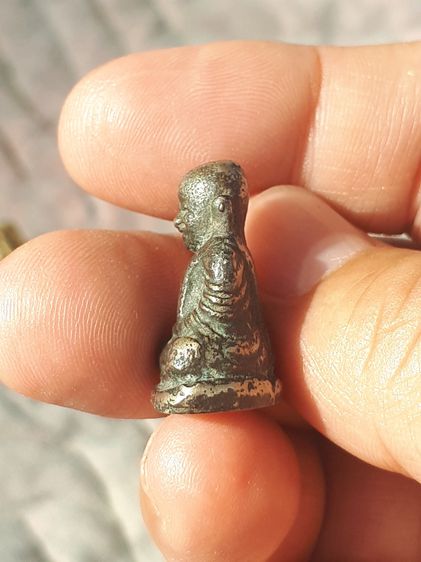 หล่อโบราณ หลวงพ่อเงิน วัดบางคลาน จ.พิจิตร รุ่นแรก พิมพ์นิยม ปี24xx กว่า เนื้อทองผสม ผิวเดิม เนื้อเหยี่ยว ย่น มีฟัน เดือดใหญ่ ตะไบหยาบ ฐานบาง รูปที่ 3