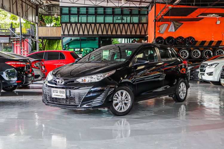 Toyota Yaris ATIV 2018 1.2 E Sedan เบนซิน ไม่ติดแก๊ส เกียร์อัตโนมัติ ดำ
