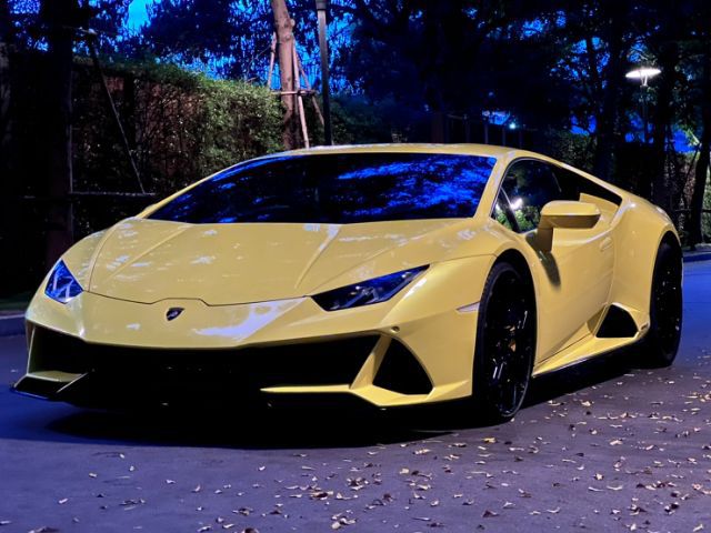 รถ Lamborghini Huracan 5.2 EVO 4WD สี เหลือง