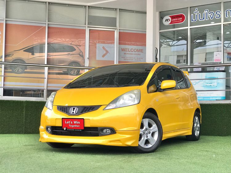 รถ Honda Jazz 1.5 V สี เหลือง