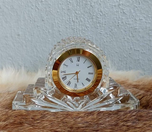 vintage  HOYA   Crystal  Mantel  Clock