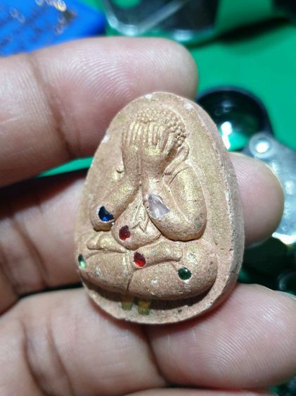 พระปิดตาจัมโบ้ รุ่นรวยพันล้าน หลวงปู่บุญมา โชติธมฺโม เนื้อว่านสบู่เลือดปัดทองโรยพลอยเสกตะกรุด เลขโค้ด รูปที่ 5