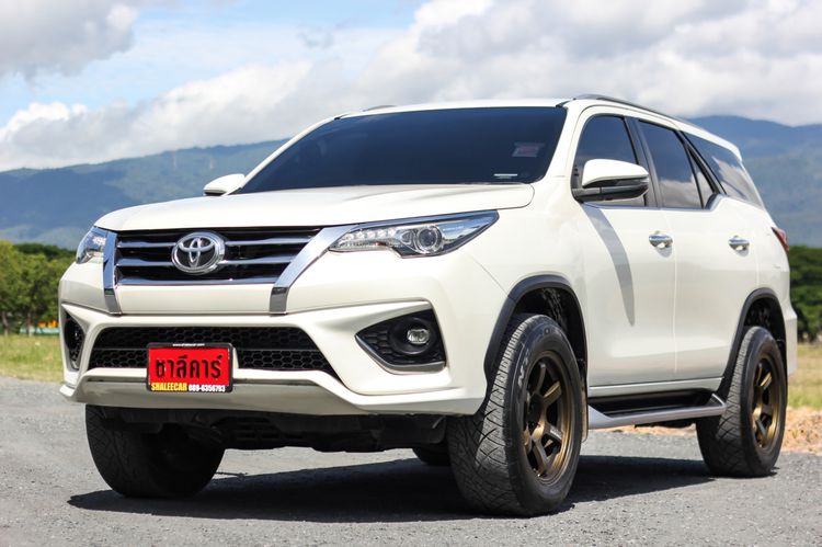 Toyota Fortuner 2018 2.4 V Utility-car ดีเซล ไม่ติดแก๊ส เกียร์อัตโนมัติ ขาว
