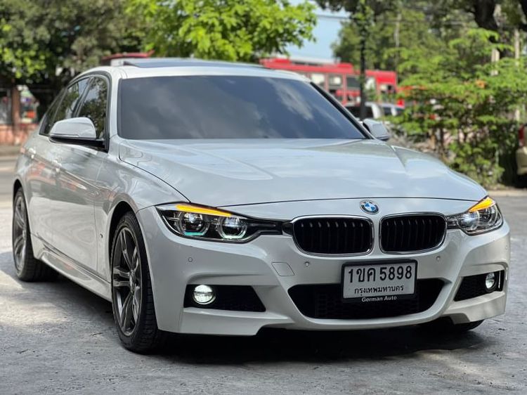 BMW Series 3 2019 330e Sedan ไฮบริด ไม่ติดแก๊ส เกียร์อัตโนมัติ ขาว